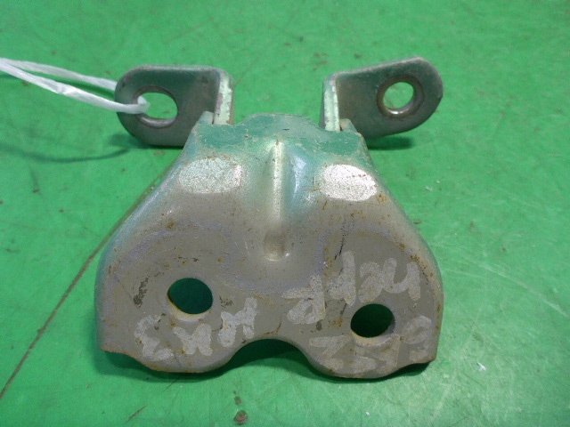 Петля двери передней правой нижняя