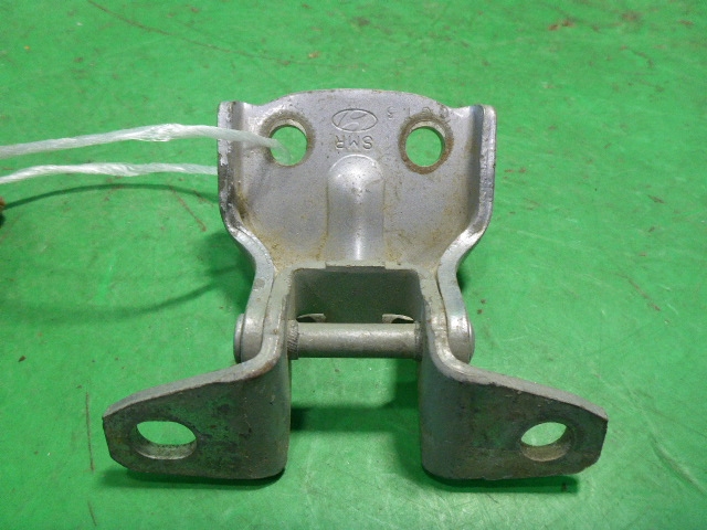 Петля двери задней левой верхняя