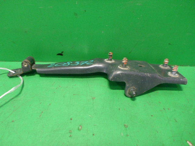 Петля капота левая