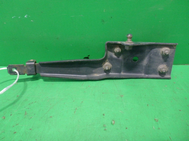 Петля капота левая