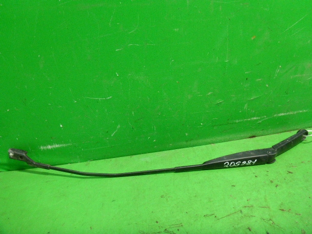 Поводок стеклоочистителя передний правый