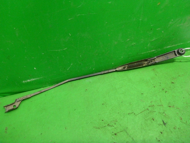 Поводок стеклоочистителя передний правый