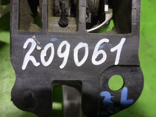 Ручка двери задней внутренняя левая