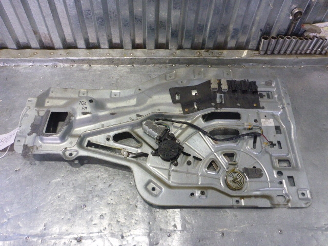 Стеклоподъемник электр. передний правый