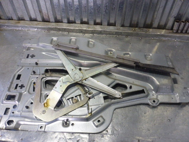 Стеклоподъемник электр. передний правый