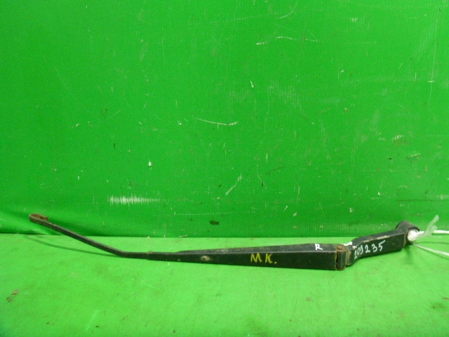 Поводок стеклоочистителя передний правый