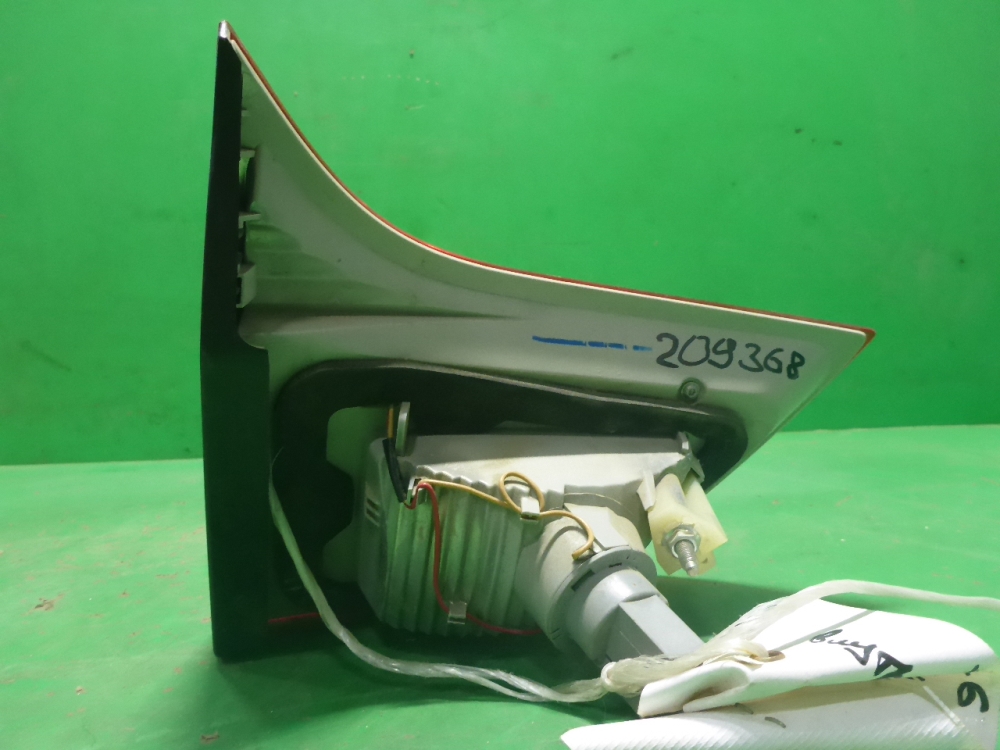 Фонарь задний внутренний правый