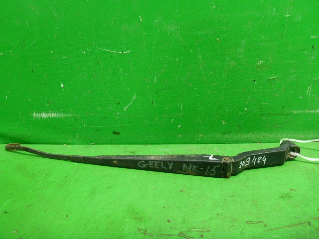 Поводок стеклоочистителя передний левый