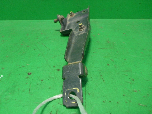 Петля капота левая