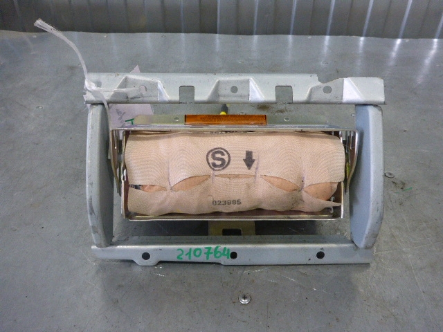 Подушка безопасности пассажирская (в торпедо)