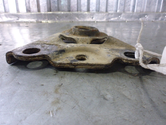 Кронштейн передней балки