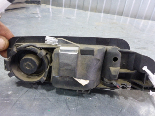 Ручка двери задней внутренняя левая