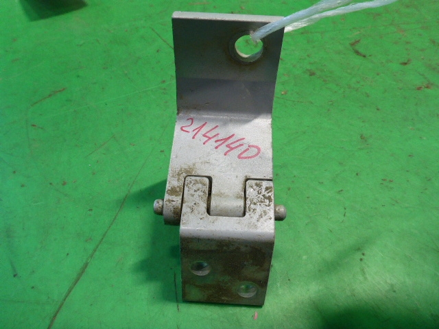 Петля двери передней левой верхняя