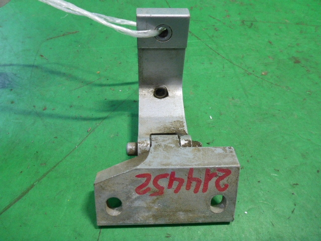 Петля двери задней правой верхняя