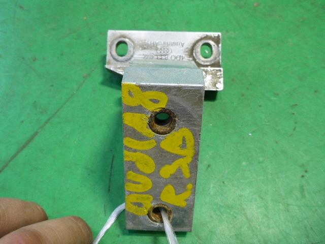 Петля двери задней правой верхняя