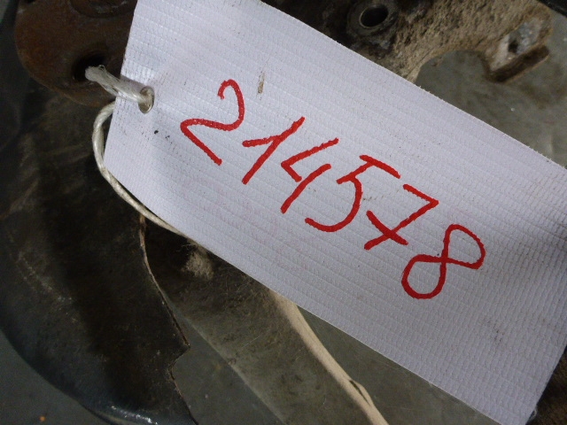 Кулак поворотный задний левый