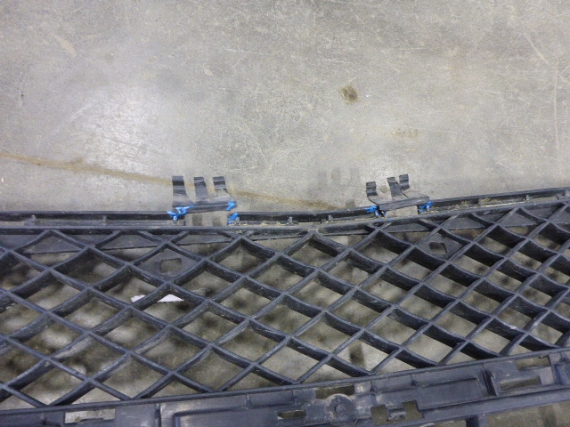 Решетка в бампер центральная