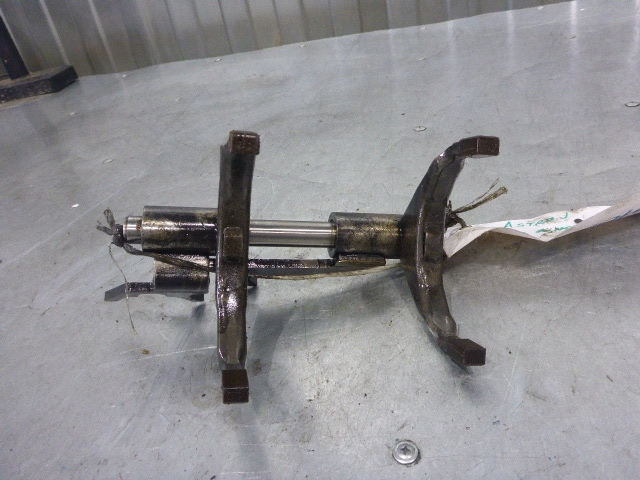 Вилка включения передачи