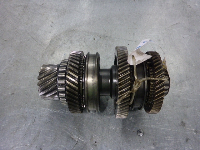 Вал КПП промежуточный