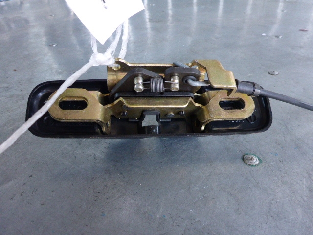 Замок спинки сиденья