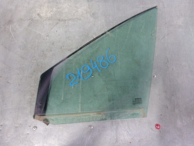 Стекло двери передней левой (форточка)