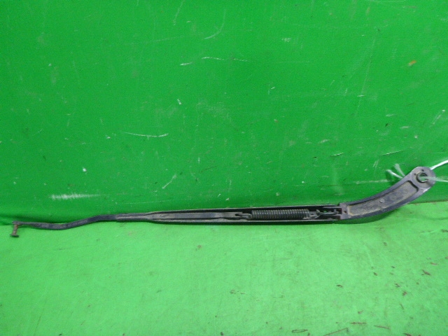 Поводок стеклоочистителя передний правый