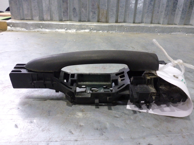 Ручка двери передней наружная левая