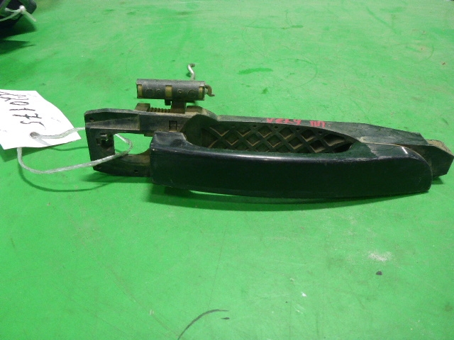 Ручка двери передней наружная правая