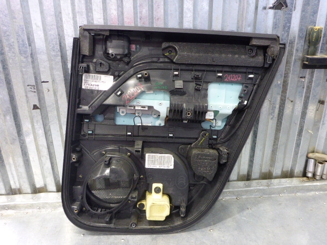 Обшивка двери задней левой