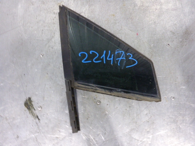 Стекло двери передней правой (форточка)