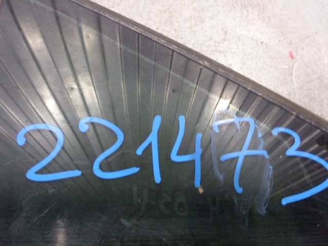 Стекло двери передней правой (форточка)