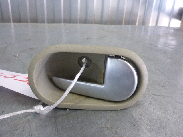 Ручка двери задней внутренняя правая