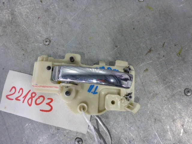 Ручка двери передней внутренняя левая