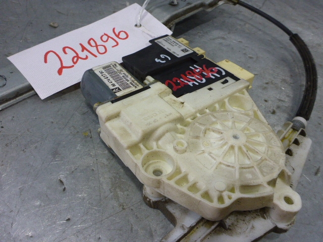 Стеклоподъемник электр. передний правый