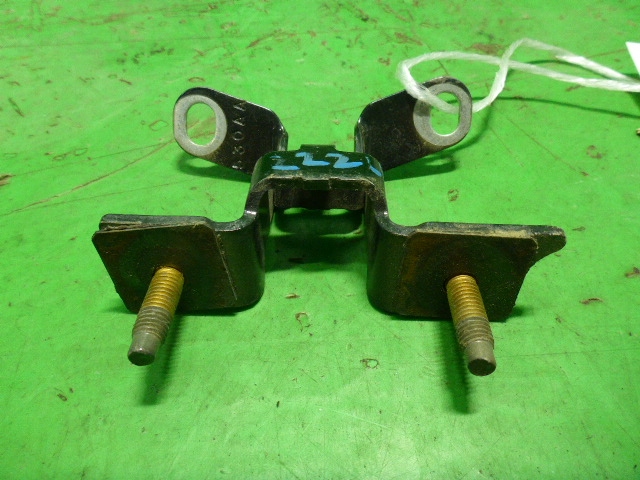 Петля двери багажника