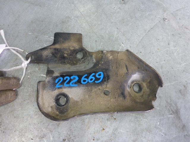 Кронштейн передней балки