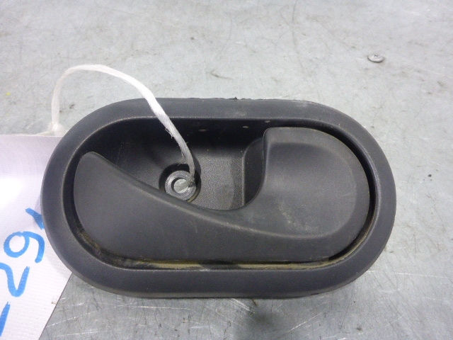 Ручка двери передней внутренняя правая