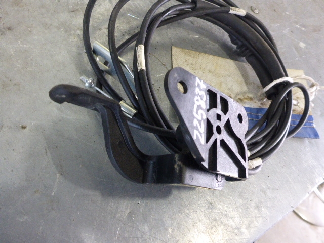 Трос открывания багажника