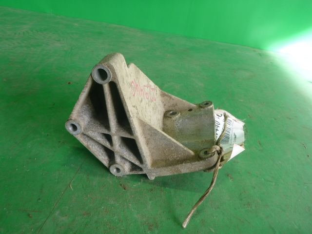 Кронштейн ГУР