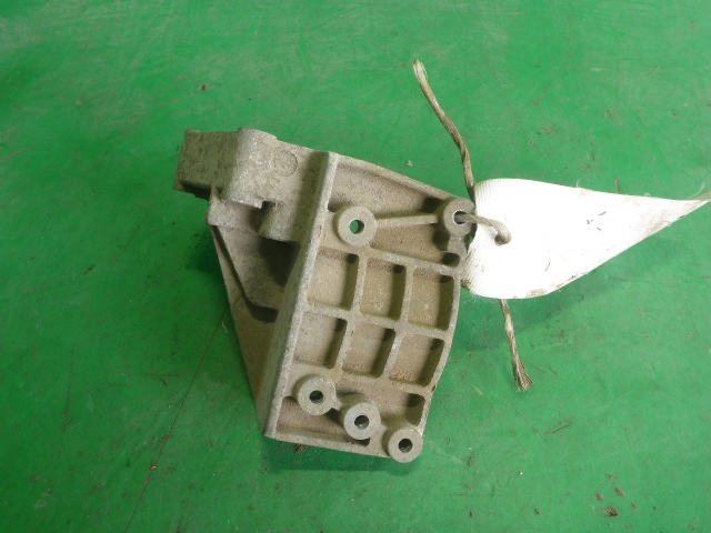 Кронштейн ГУР