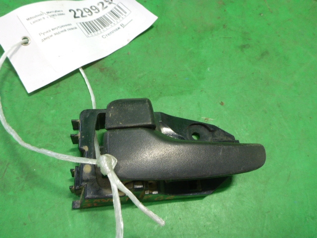 Ручка двери задней внутренняя левая