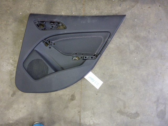 Обшивка двери задней правой