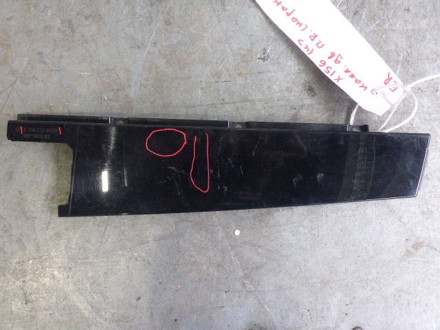 Накладка двери передней правой