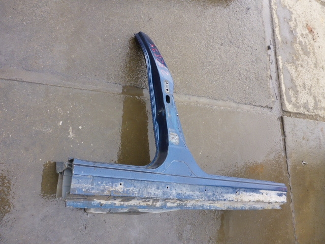 Порог со стойкой правый