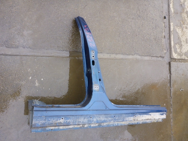 Порог со стойкой правый