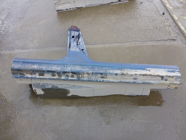 Порог со стойкой правый