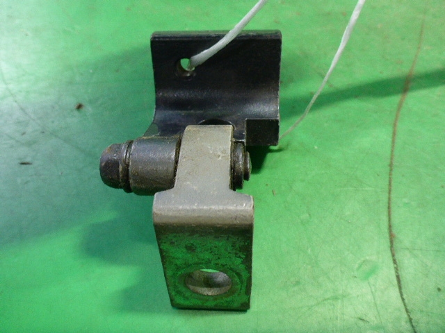 Петля двери задней левой верхняя