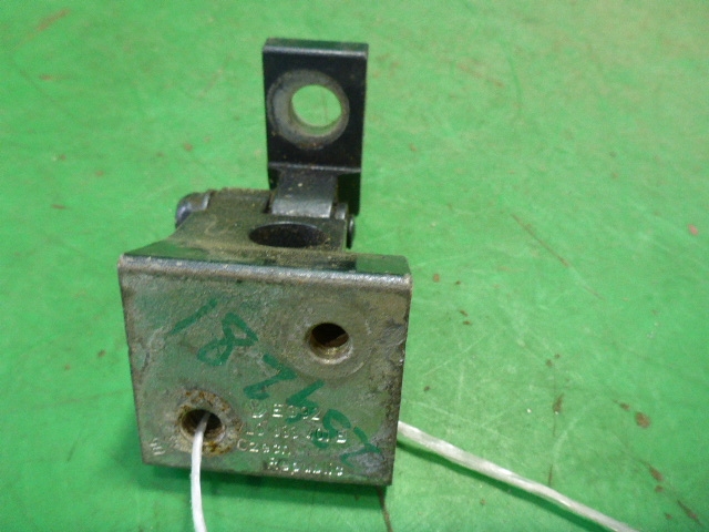 Петля двери задней левой верхняя