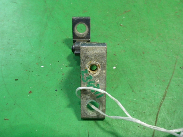 Петля двери передней правой верхняя