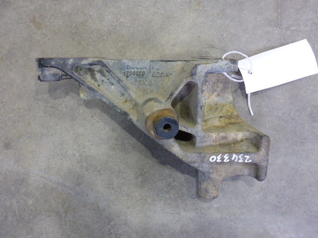 Кронштейн усилителя переднего бампера правый